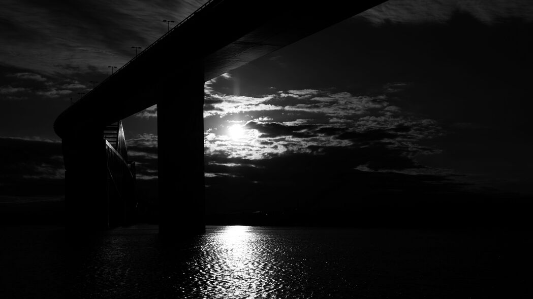 大桥 阳光 bw 黑暗 河流 反射 4k壁纸 3840x2160
