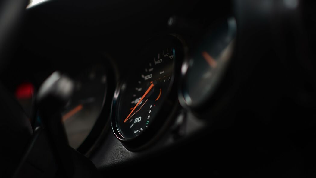 速度表 控制面板 黑色 沙龙 汽车 4k壁纸 3840x2160