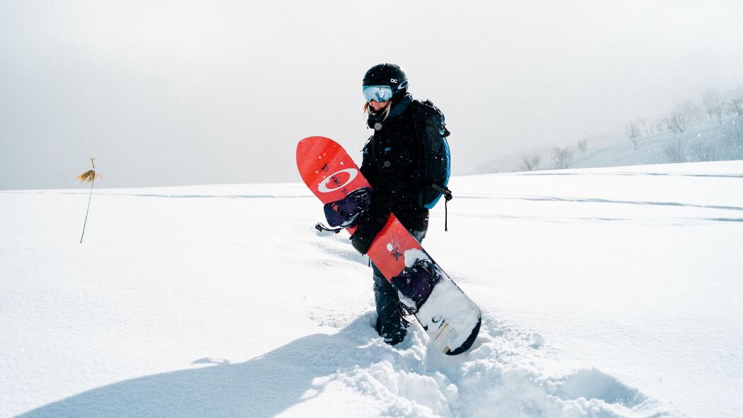 女孩专属滑雪板，畅享单板滑雪乐趣，高清4K冬季运动壁纸任选