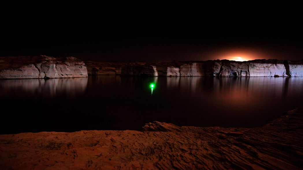 峡谷 湖泊 光 反射 夜间 4k壁纸 3840x2160