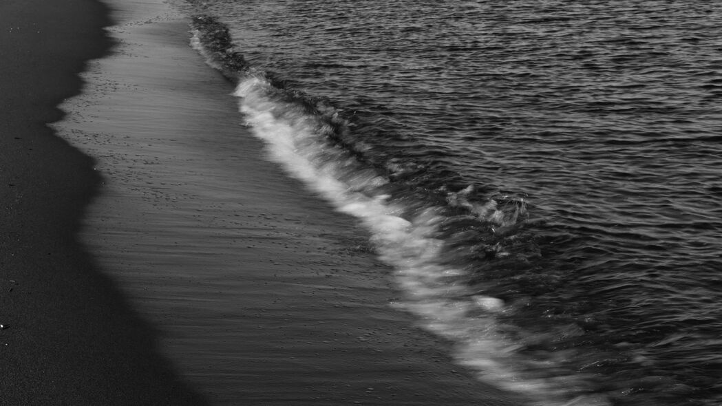 海 冲浪 bw 泡沫 海岸 沙子 深色 4k壁纸 3840x2160