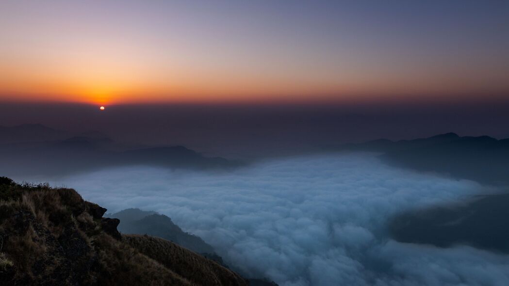 日落云雾天空巅峰之美，4K高清壁纸，3840x2160极致风景下载