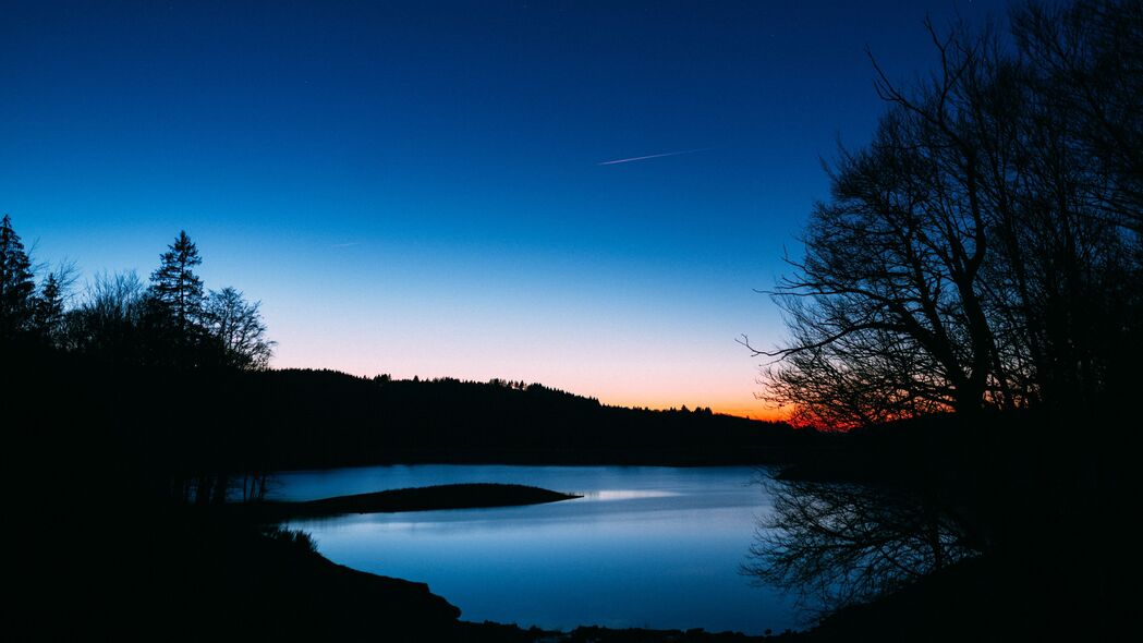 湖泊 树木 日落 夜晚 天空 风景 深色 4k壁纸 3840x2160
