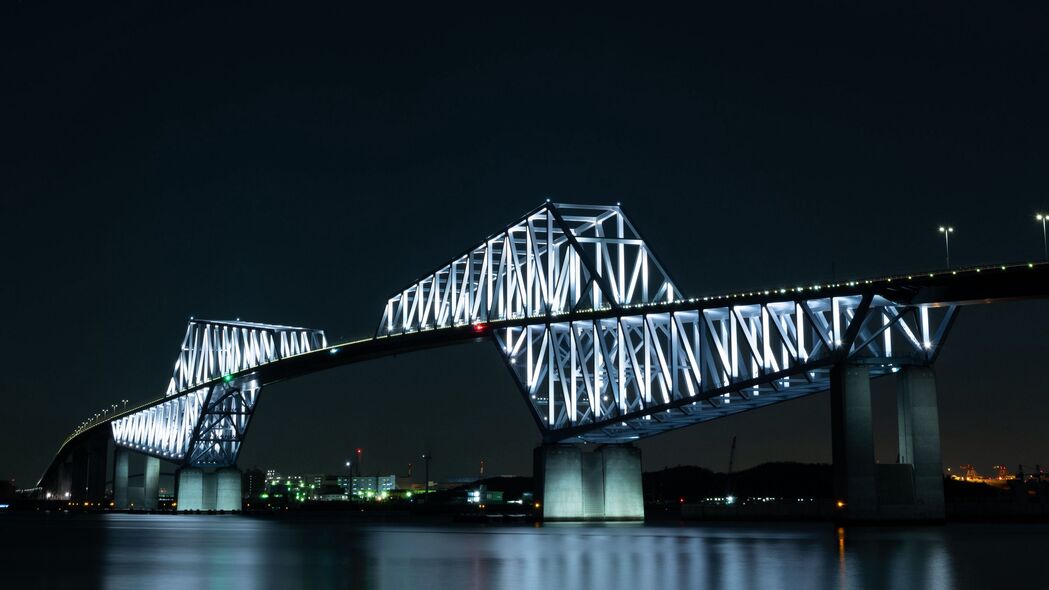 大桥夜映，东京海湾背光盛景，超高清4K风景壁纸，3840x2160免费下载