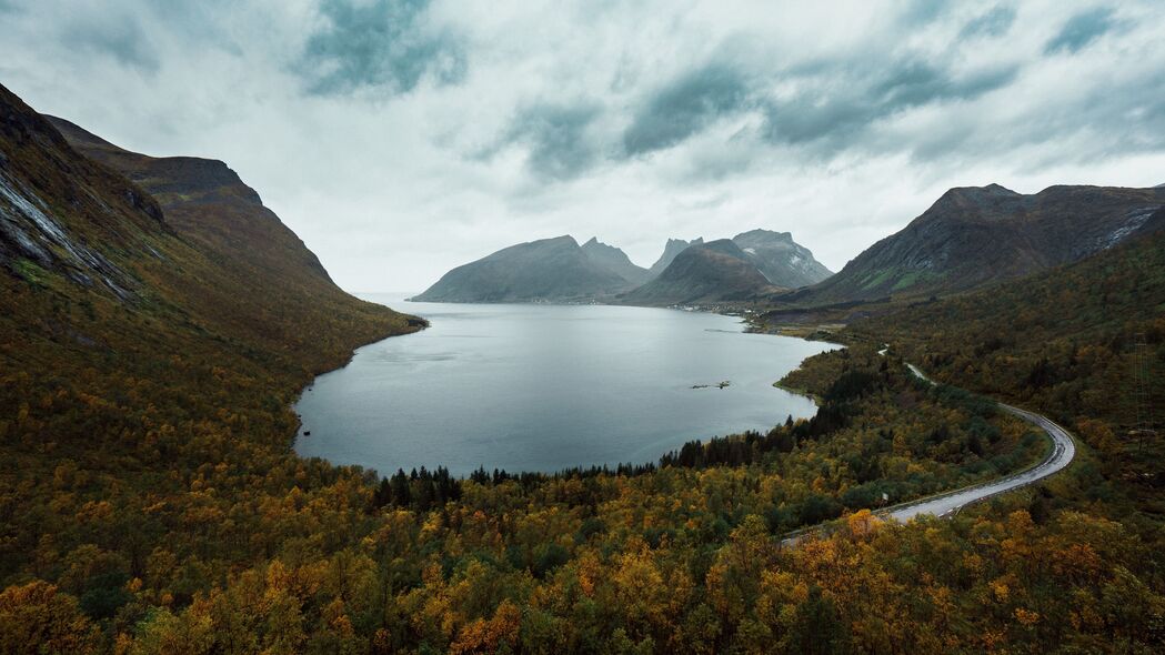 湖 山脉 鸟瞰图 伯格 挪威 4k壁纸 3840x2160