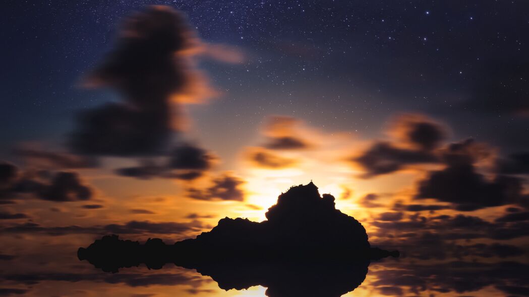 岛屿星空大海美景，4K高清壁纸，日落地平线星星闪耀，3840x2160免费下载