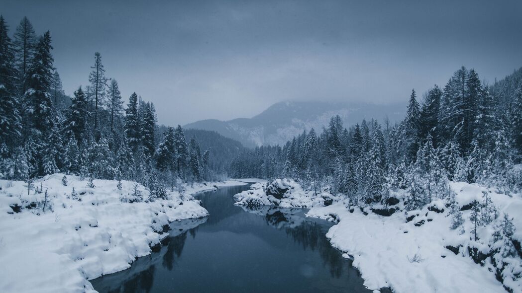 河流雾雪冬韵，树木披银装，3840x2160超清4K风景壁纸，高清下载