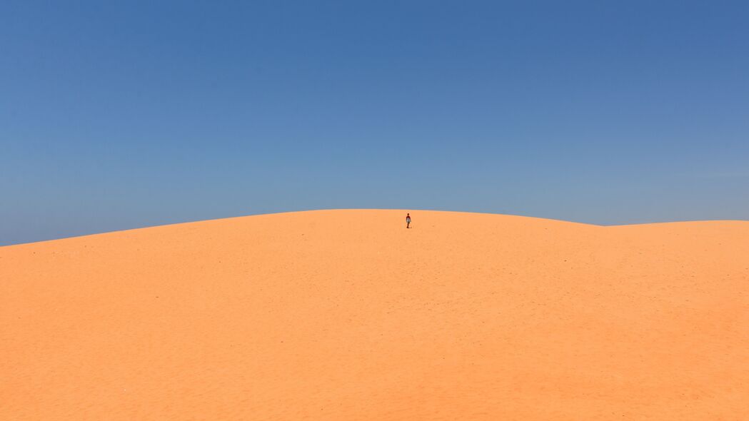 沙漠 沙子 人 山 天空 干净的 4k壁纸 3840x2160