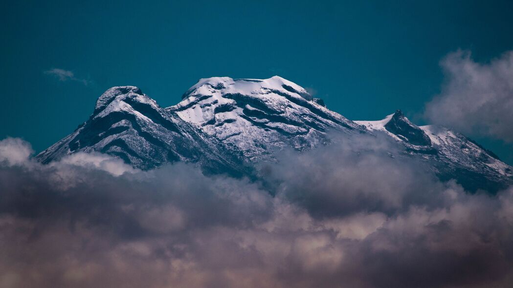 山峦之巅，火山、峰巅、云海雪景绝美4K壁纸，3840x2160高清风景图片下载