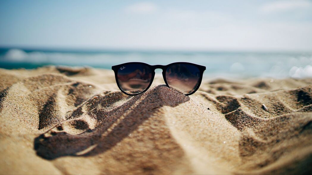 太阳镜 眼镜 沙子 海洋 4k壁纸 3840x2160