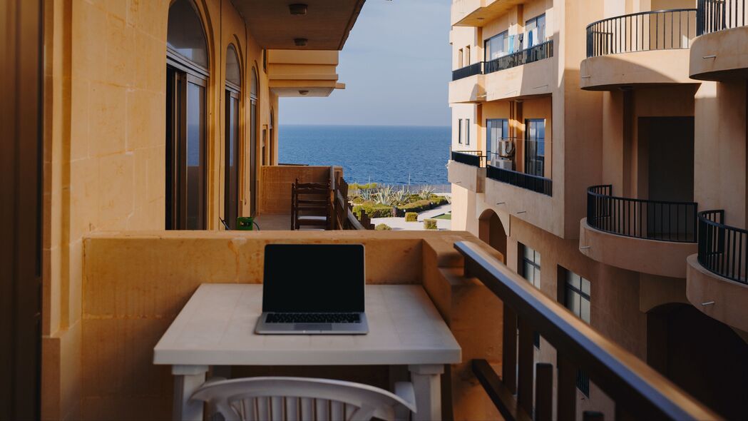 笔记本电脑 阳台 休息 工作 马耳他 4k壁纸 3840x2160