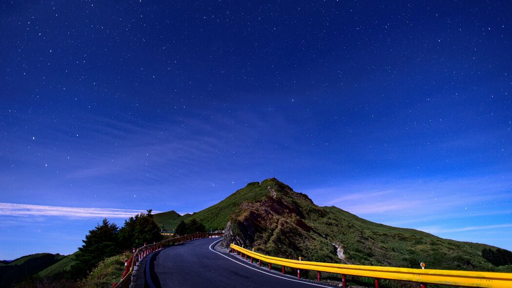 山路蜿蜒，星空璀璨，台湾4K高清壁纸（3840x2160）免费下载