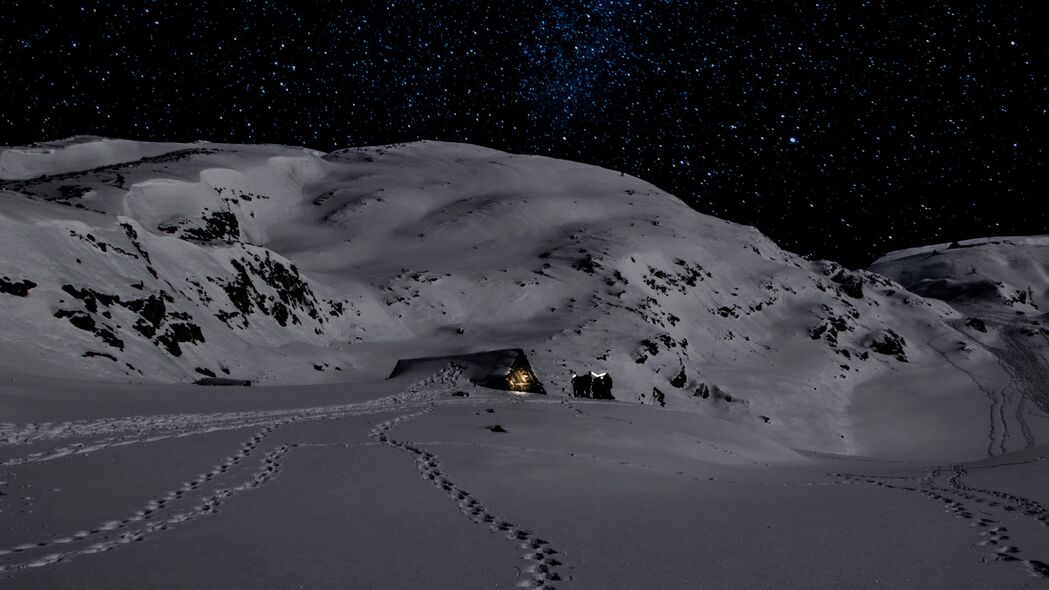 夜 雪 山 脚印 冬季 4k壁纸 3840x2160