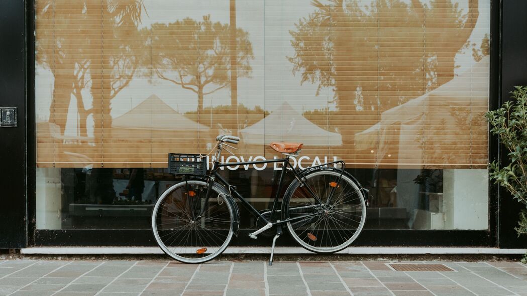 自行车 正面 街道 反射 4k壁纸 3840x2160