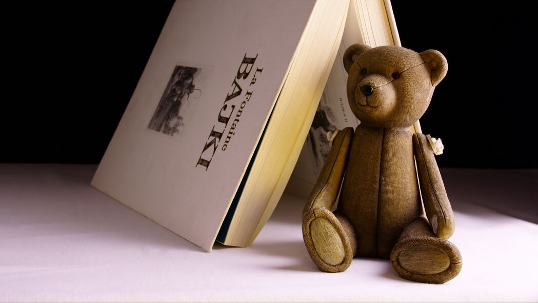 熊 玩具 书籍 4k壁纸 3840x2160