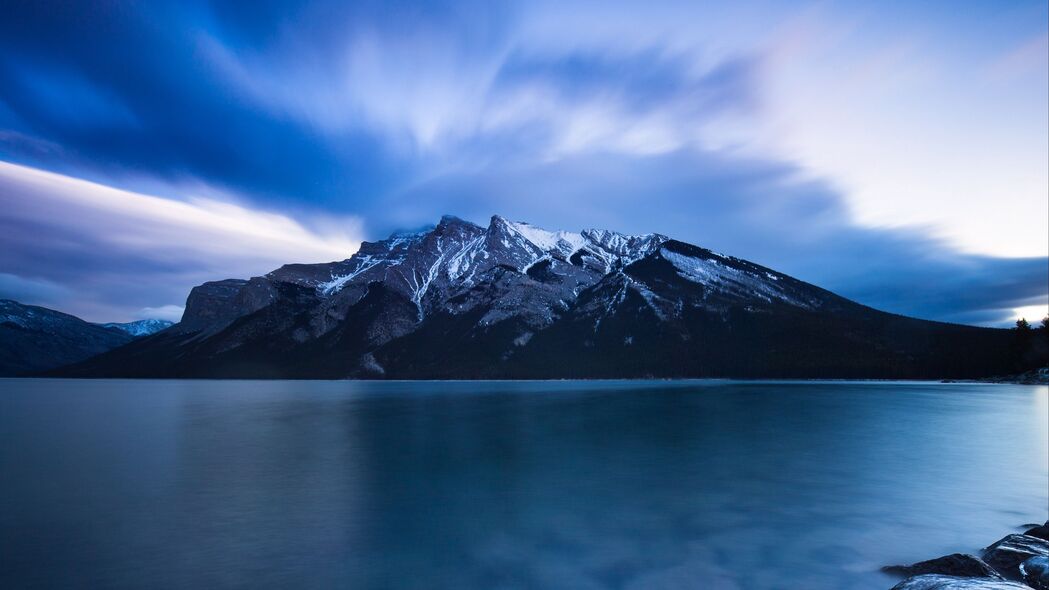  minnewanka 湖 加拿大 山脉 4k壁纸 3840x2160