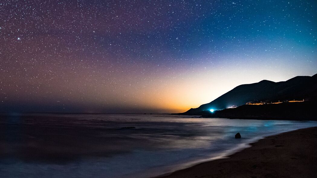 星空山脉夜晚，大海与海岸绝美4K壁纸，3840x2160高清下载