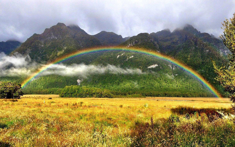 雨后山里的彩虹