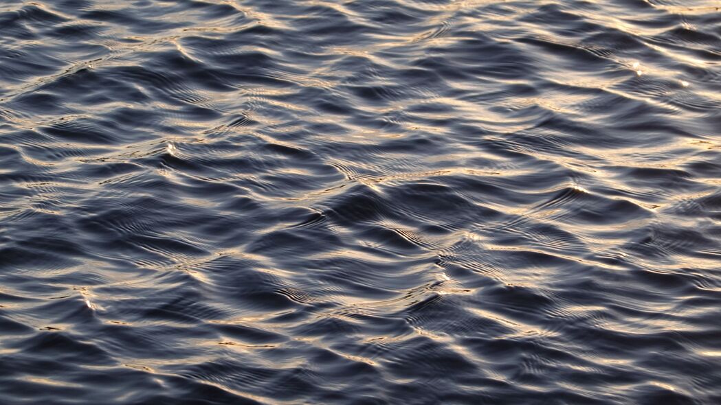 超高清4K海洋波纹壁纸，水波荡漾，自然之美，3840x2160分辨率，免费下载