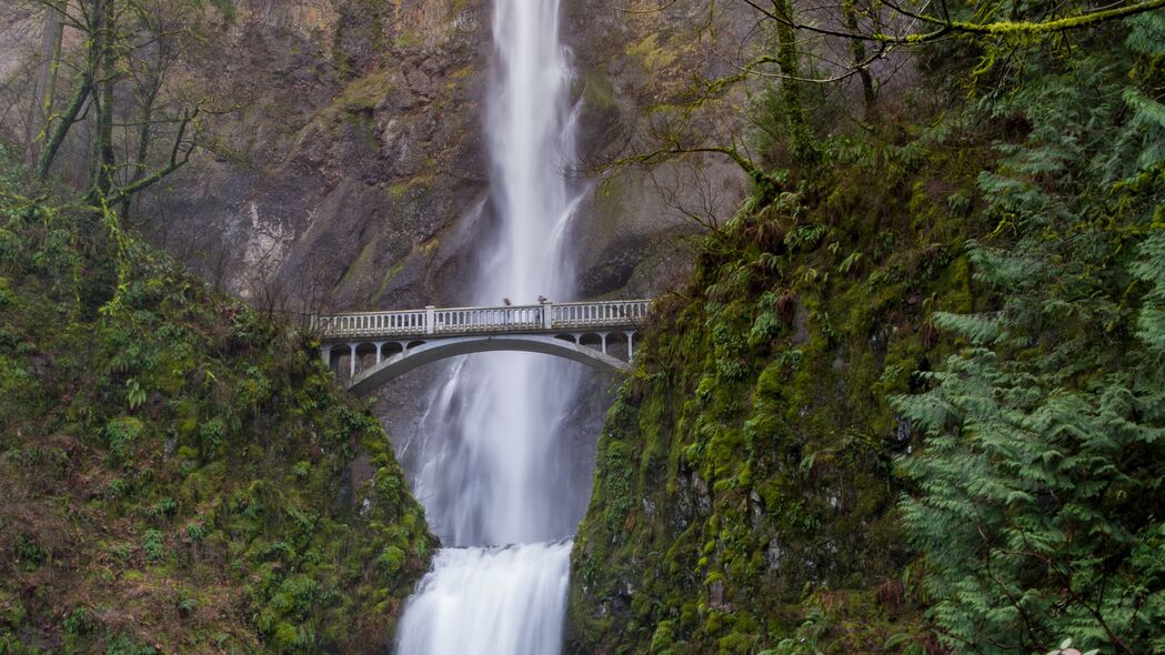 绝美自然景观，瀑布、桥梁、悬崖高清4K壁纸，3840x2160分辨率，免费下载！