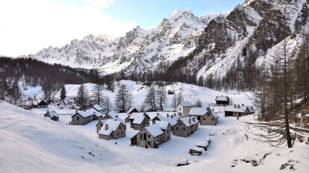 绝美村庄雪景，山谷山脉映白雪，4K高清壁纸下载（3840x2160）