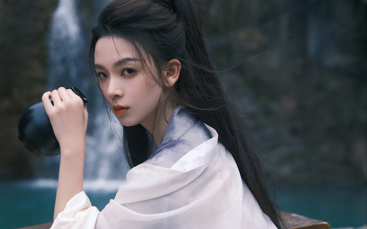 陈瑶古风酒壶绝美壁纸，4K高清3840x2400，绝美美女图片免费下载