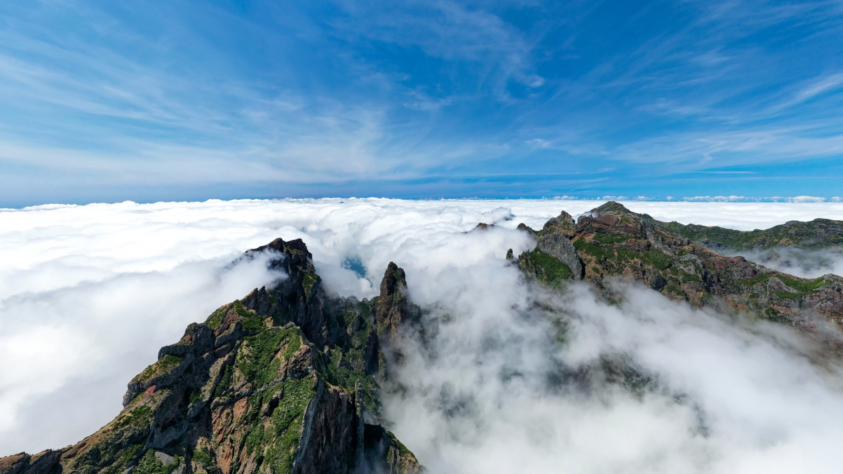 绝美山顶云海景观，4K超高清壁纸下载，尽享3840x2160视觉盛宴