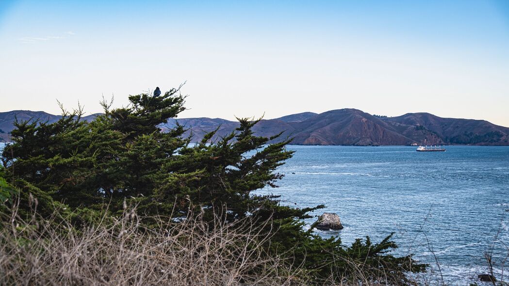 4K高清自然风景壁纸，山树海船与壮丽天空，3840x2160分辨率，免费下载