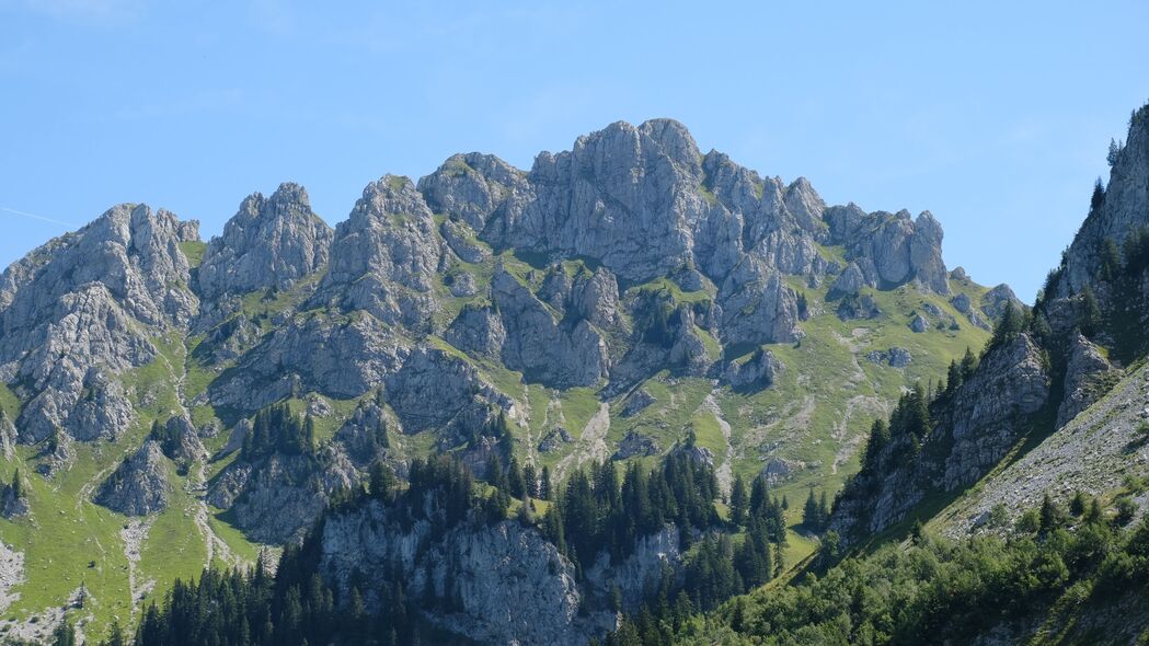 极致自然之美，4K超高清山脉山峰浮雕树木景观壁纸，3840x2160分辨率，免费下载