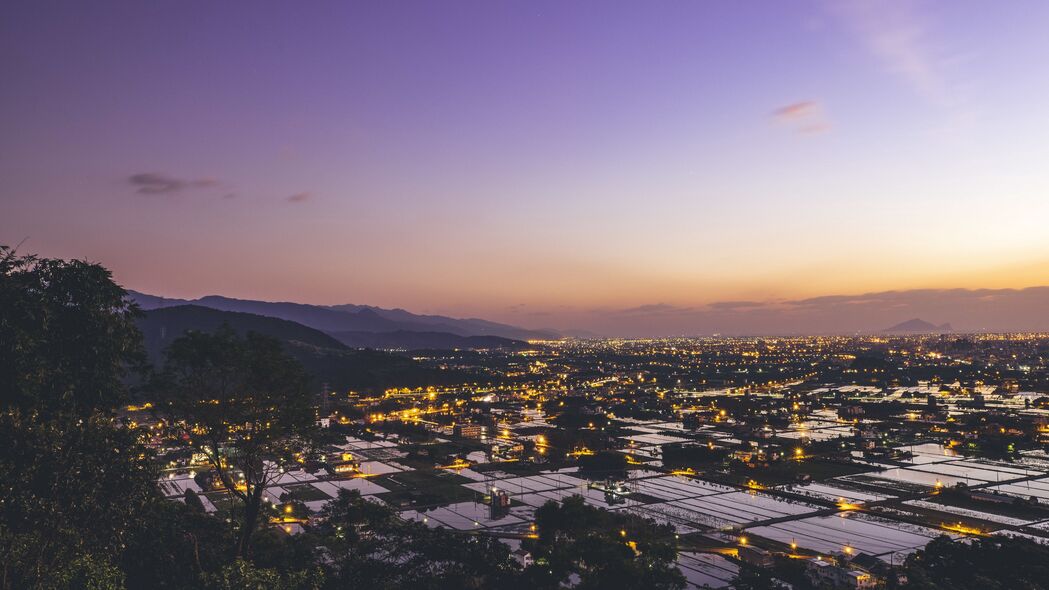 城市夜晚，屋顶灯光璀璨，4K超高清壁纸3840x2160，免费下载建筑美景