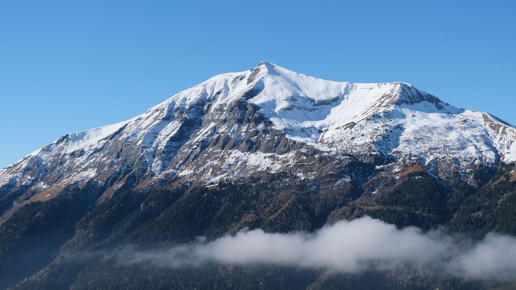 绝美雪山峰峦4K自然景观壁纸 - 高清3840x2160分辨率，免费下载