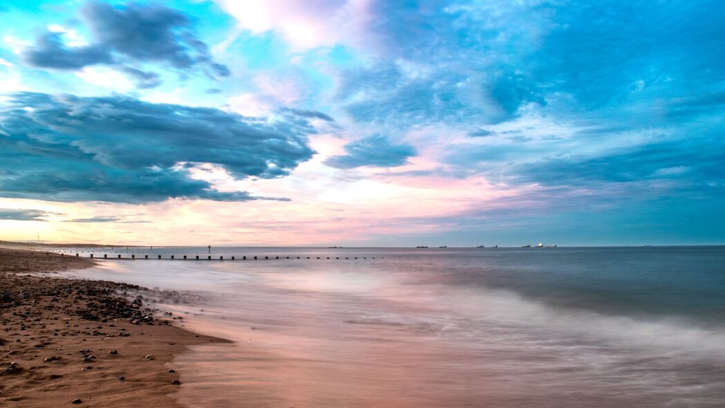 绝美海滩海岸风光，4K超高清壁纸，3840x2160分辨率，地平线海景尽收眼底，高清下载