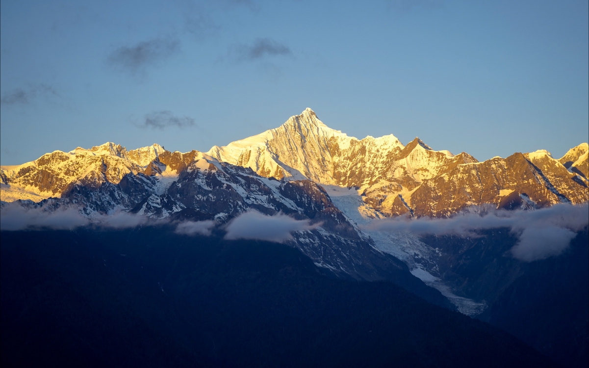 绝美日照金山2560x1600超清电脑壁纸，高清大图下载