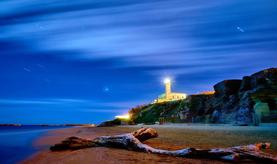 意大利安齐奥海岸夜晚4K高清风景图片壁纸 3380x2000 下载