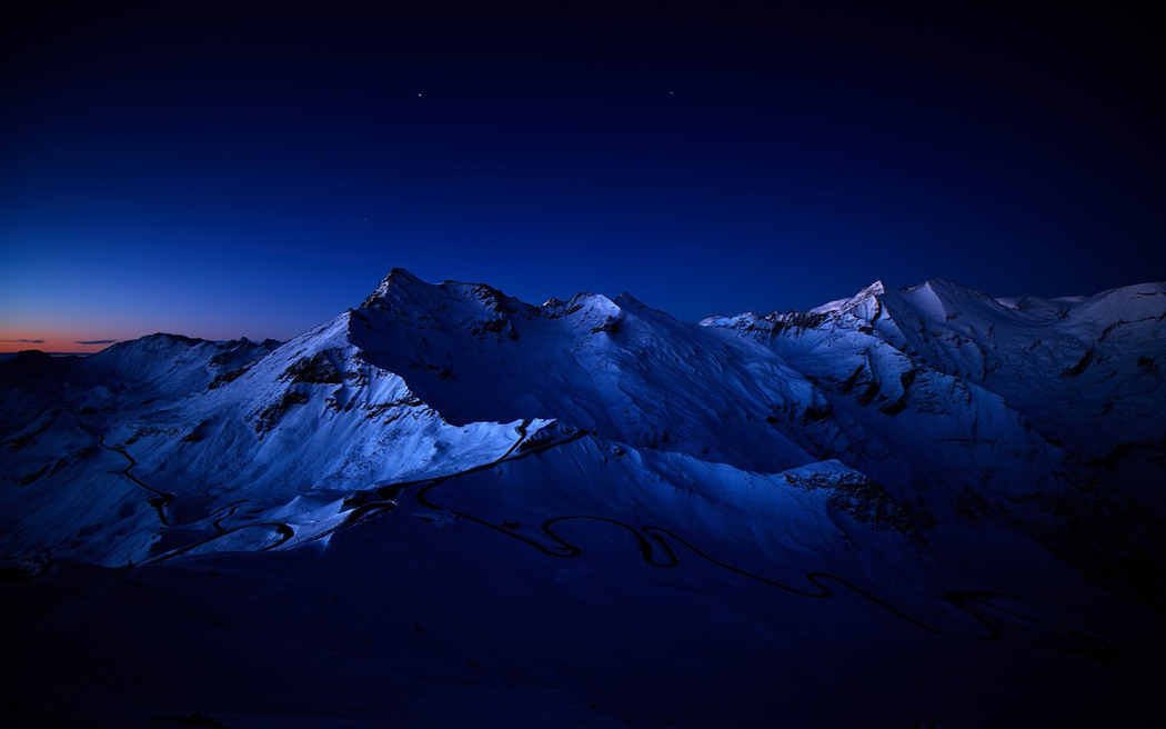 夜晚星空与雪山4K高清风景壁纸 1920x1200 下载