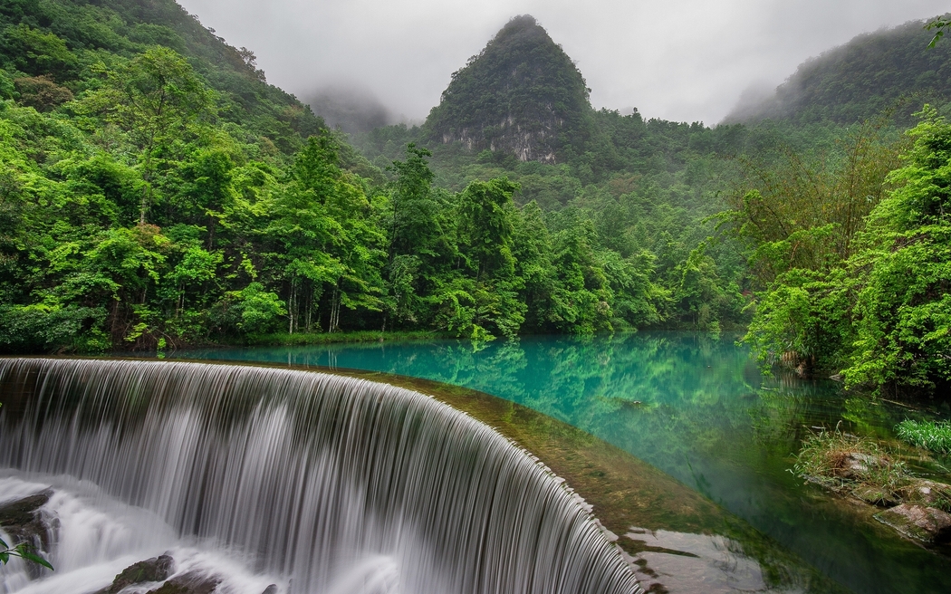 4K高清瀑布山林河流自然风景区壁纸 2048x1280 下载