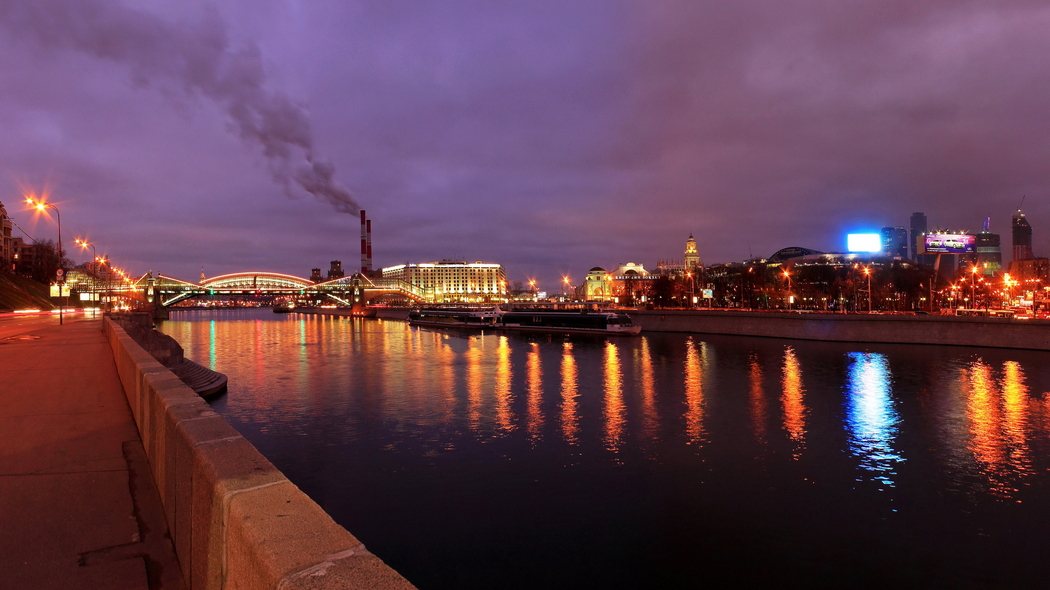 莫斯科河夜景4K高清壁纸，2728x1534分辨率图片下载