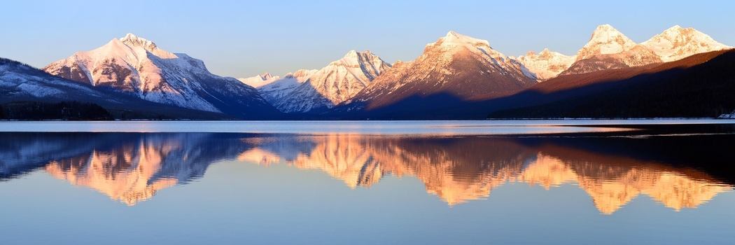 海天一色山峦起伏4K高清风景壁纸图片下载 2000x666