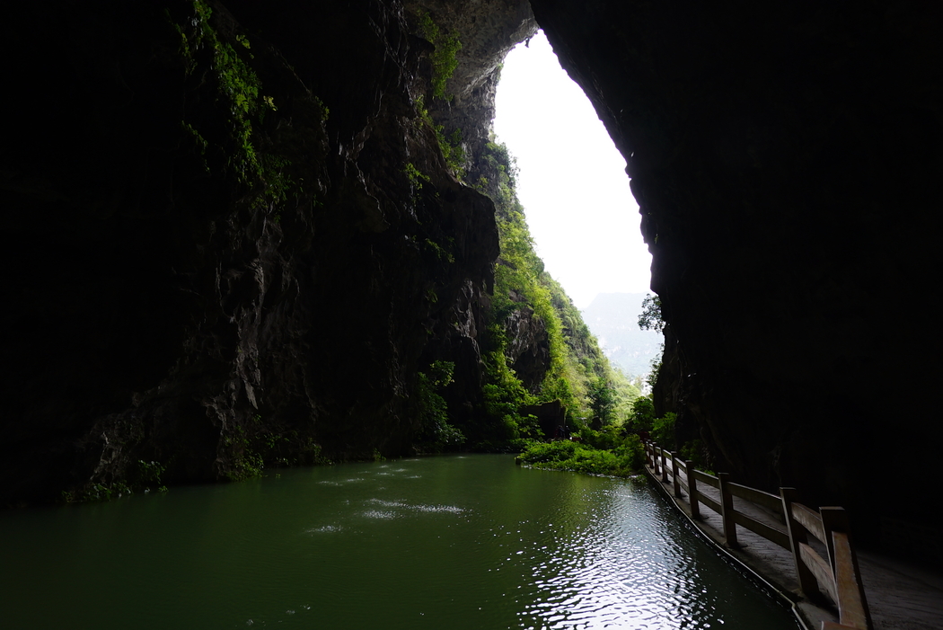 广西巴马长寿村4K高清风景壁纸，2768x1848分辨率图片下载