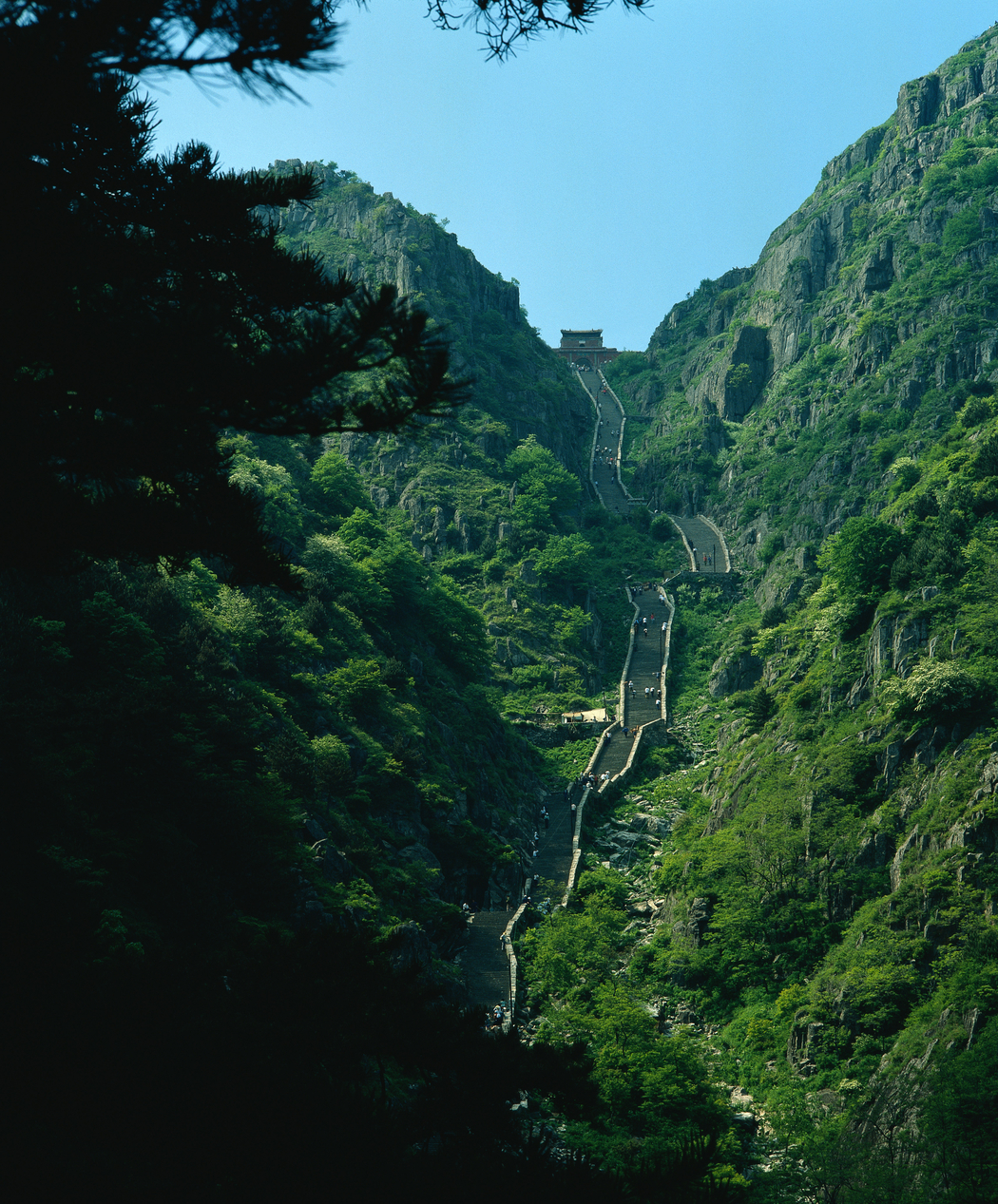 泰山4K高清风景图片素材及壁纸，3422x4128分辨率，免费下载