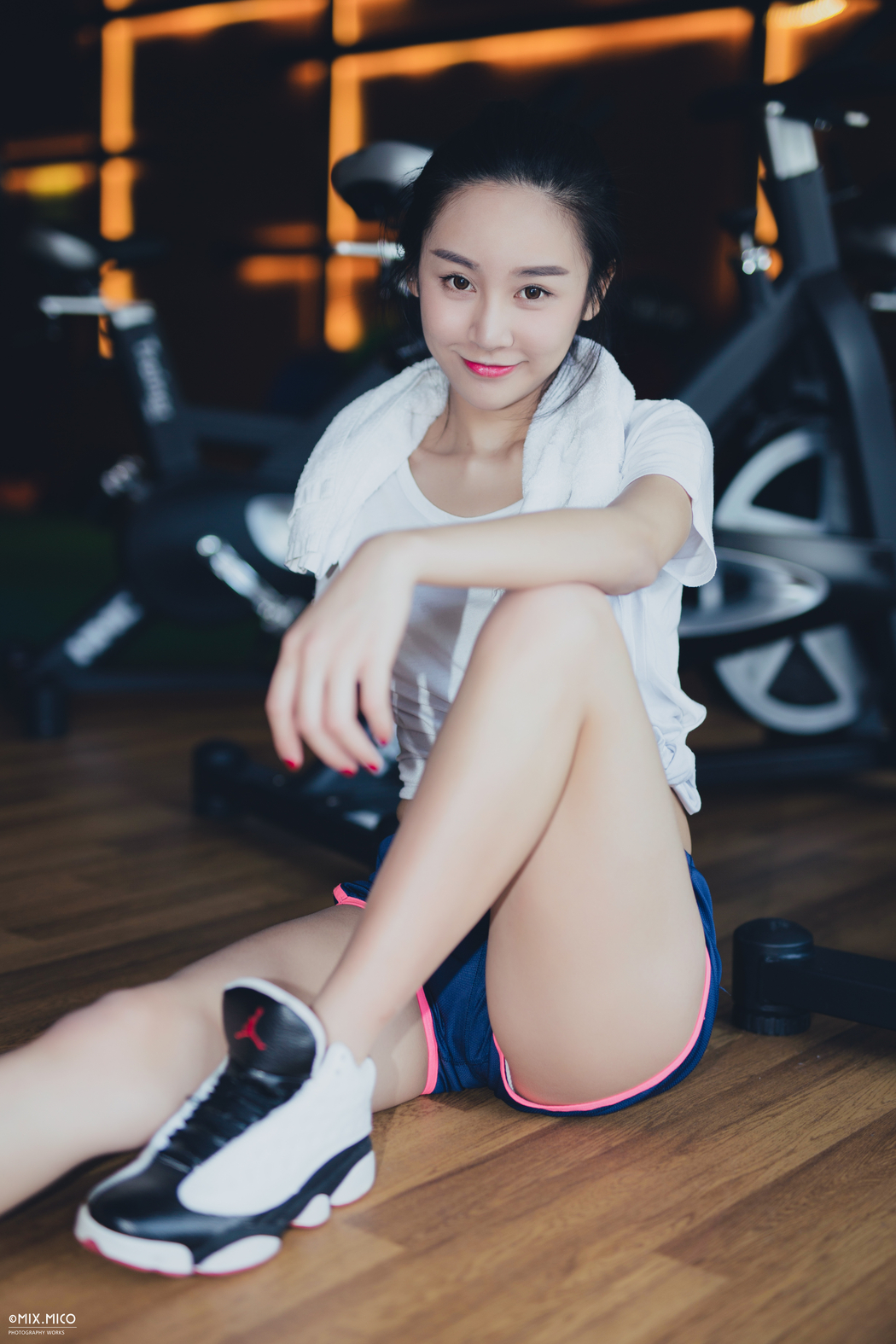 健身美女Kuemma绫熙 4K高清美图壁纸 下载分辨率3648x5472