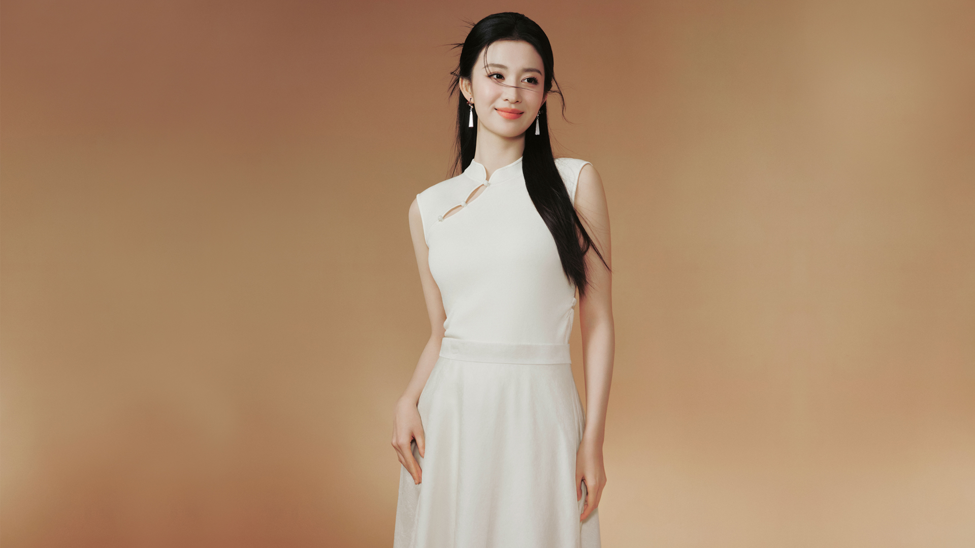 王楚然长发白色长裙子唯美美女桌面壁纸