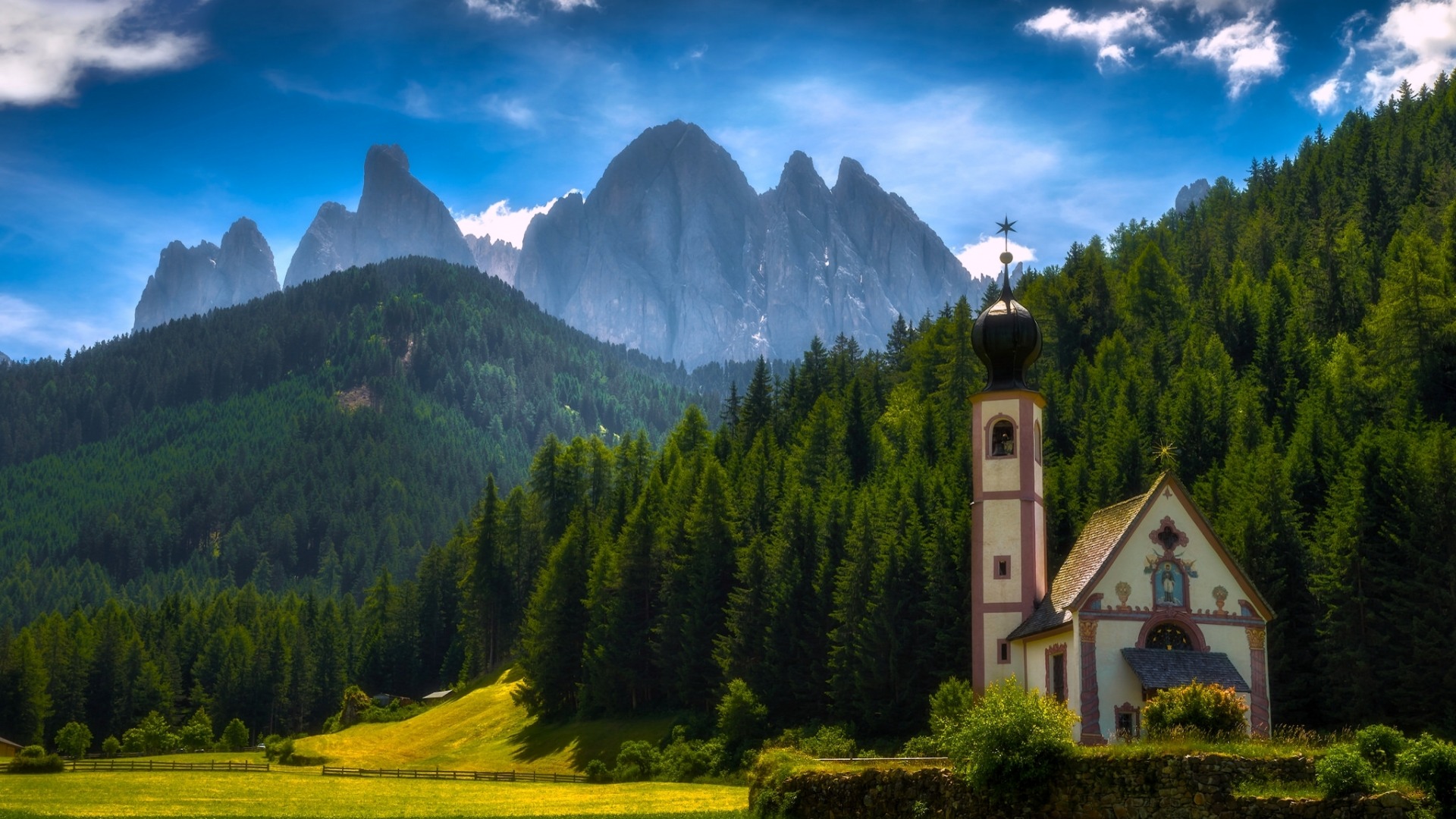 意大利南蒂罗尔，山区，教堂，风景桌面壁纸