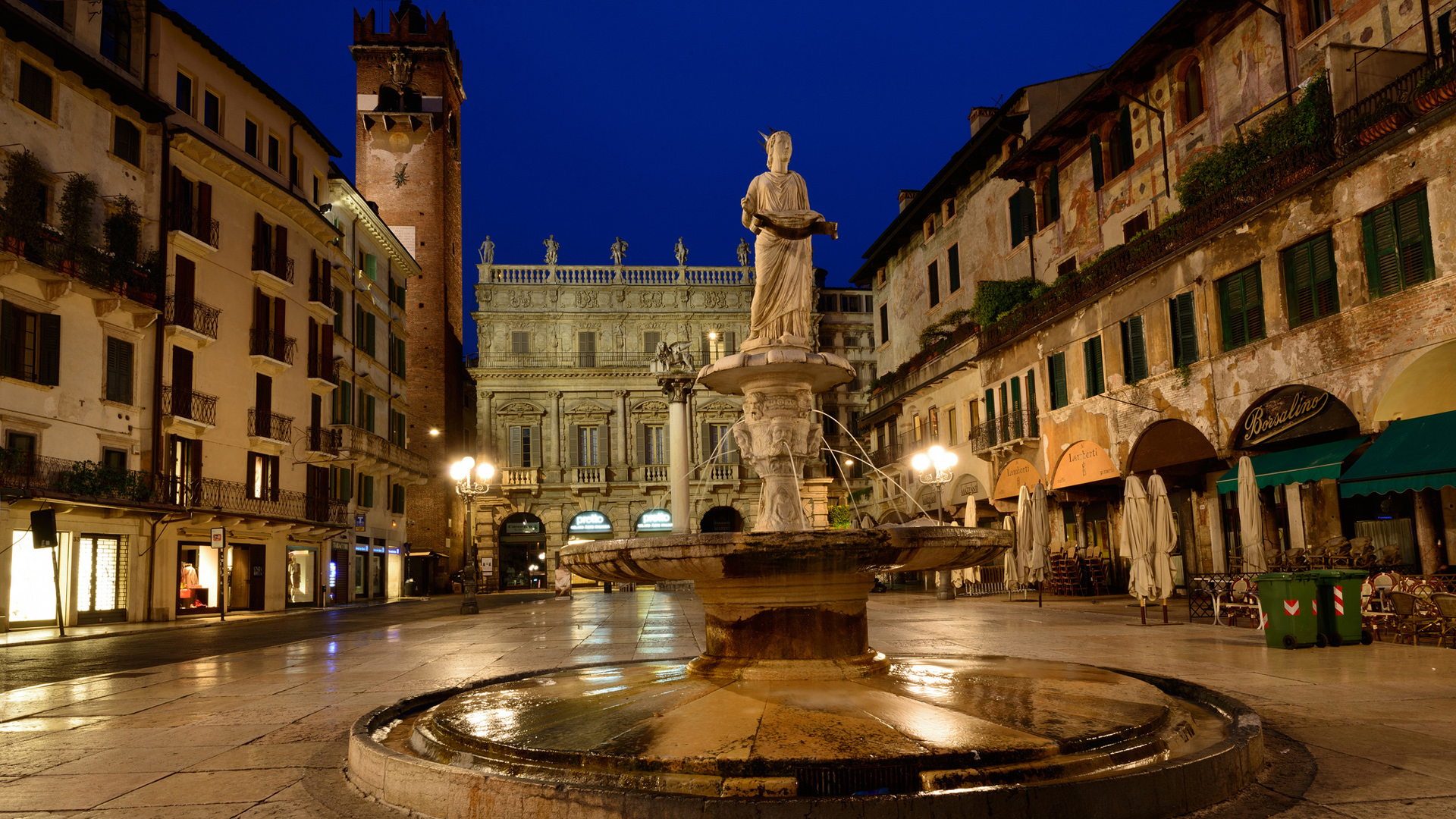 夜晚天空,意大利维罗纳广场喷泉风景桌面壁纸
