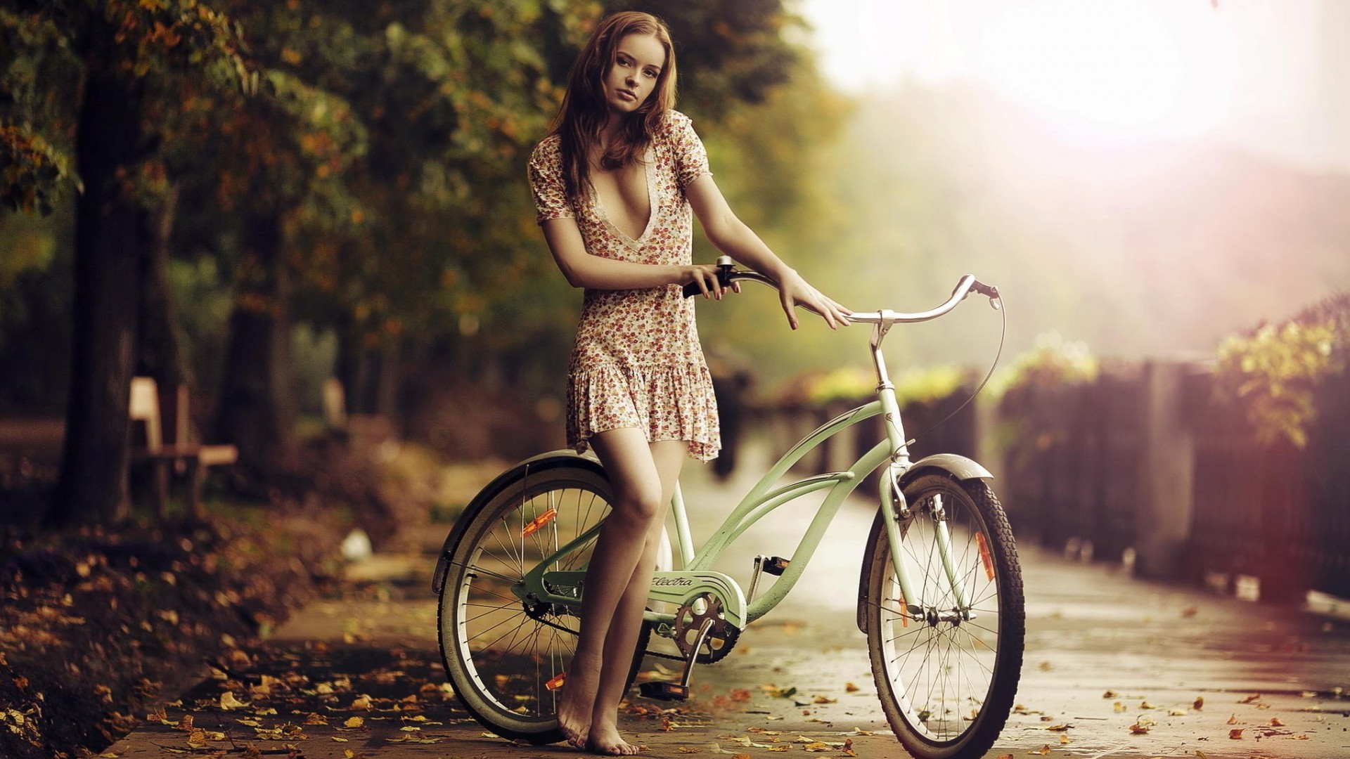 女孩,自行车,赤脚,秋天的桌面图片