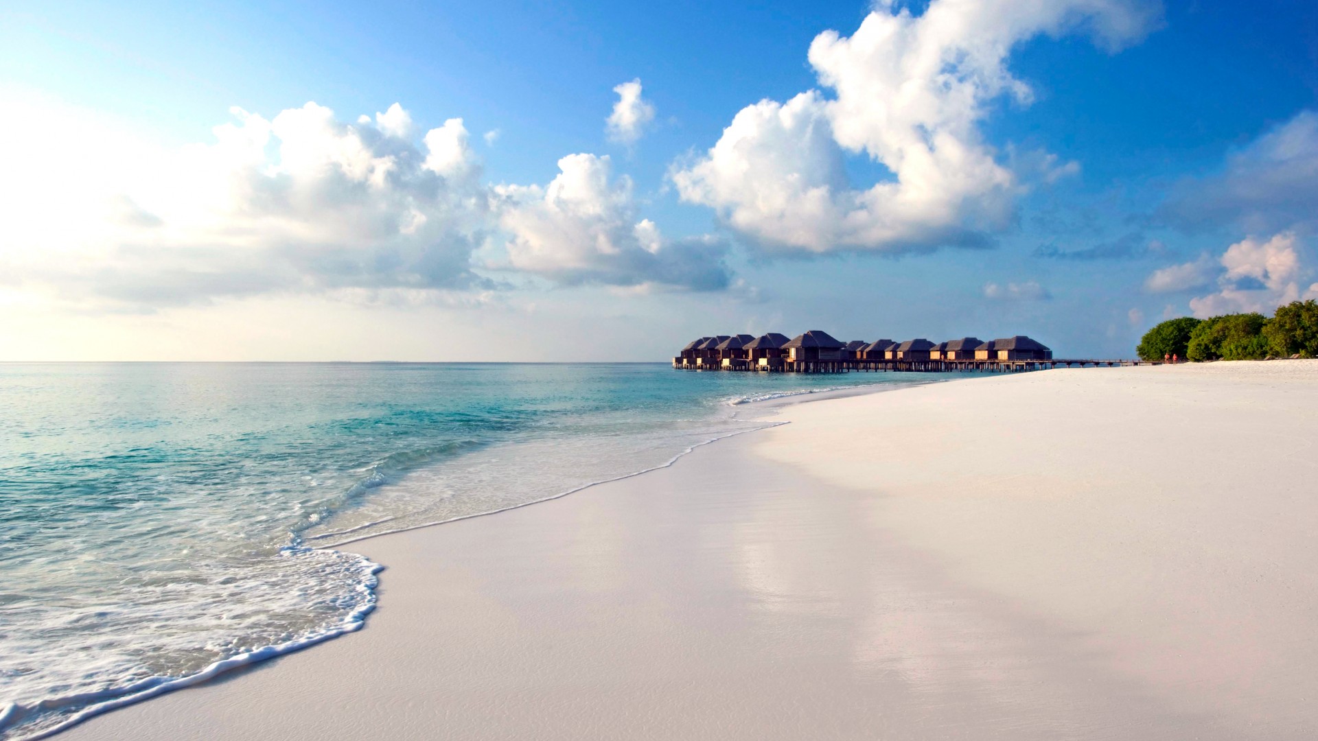 马尔代夫，热带，海滩，海水，海洋，天空，岸边，树，房子，风光桌面壁纸