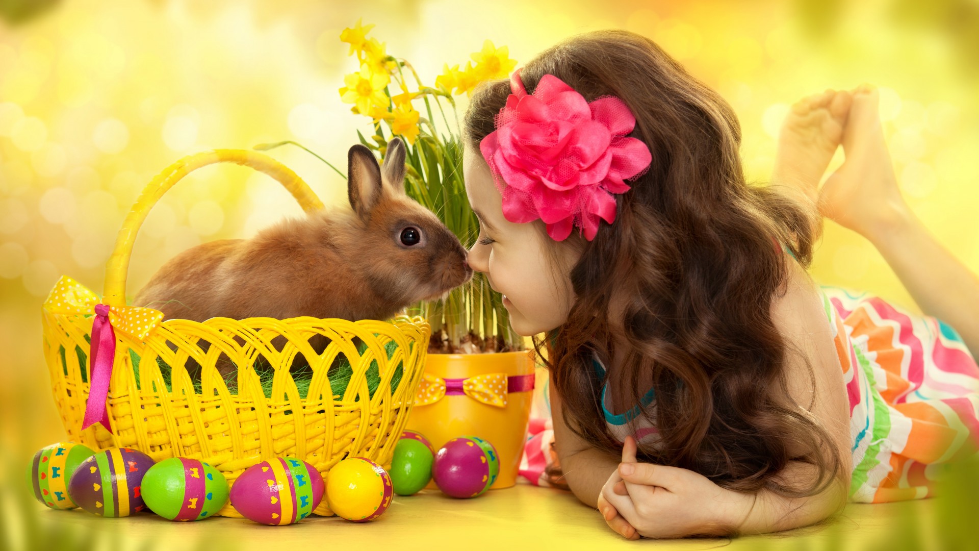 小女孩和小兔子可爱壁纸