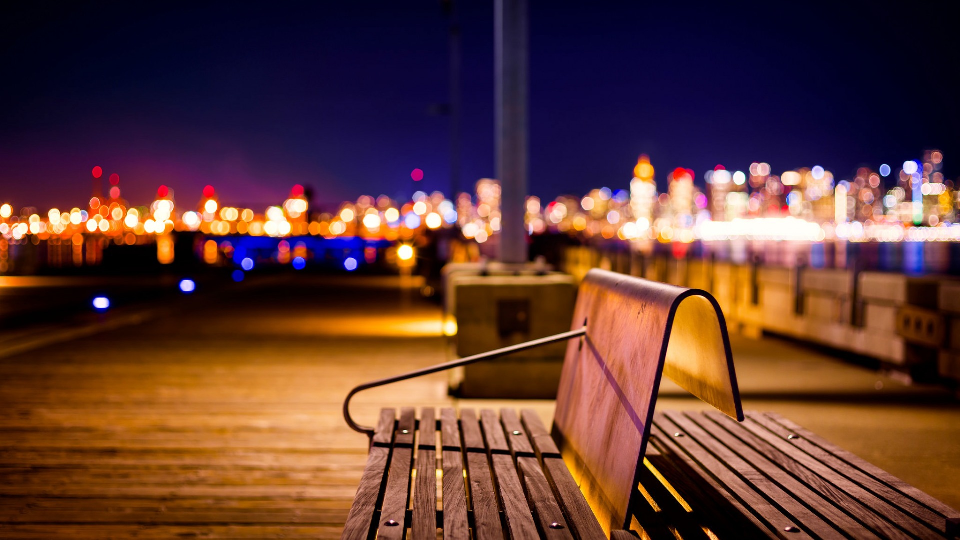 北温哥华，加拿大，夜晚，城市一角，椅子，风景桌面壁纸