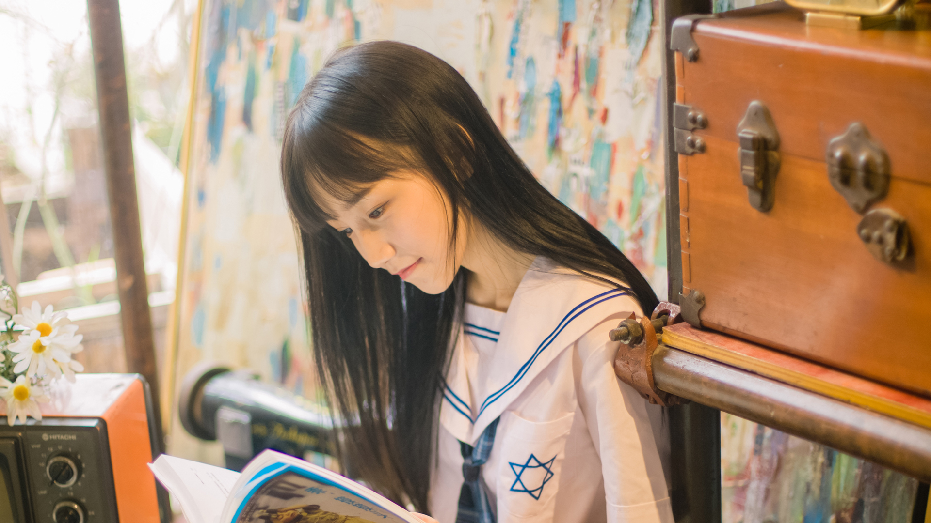 长发文艺美女学生高清壁纸