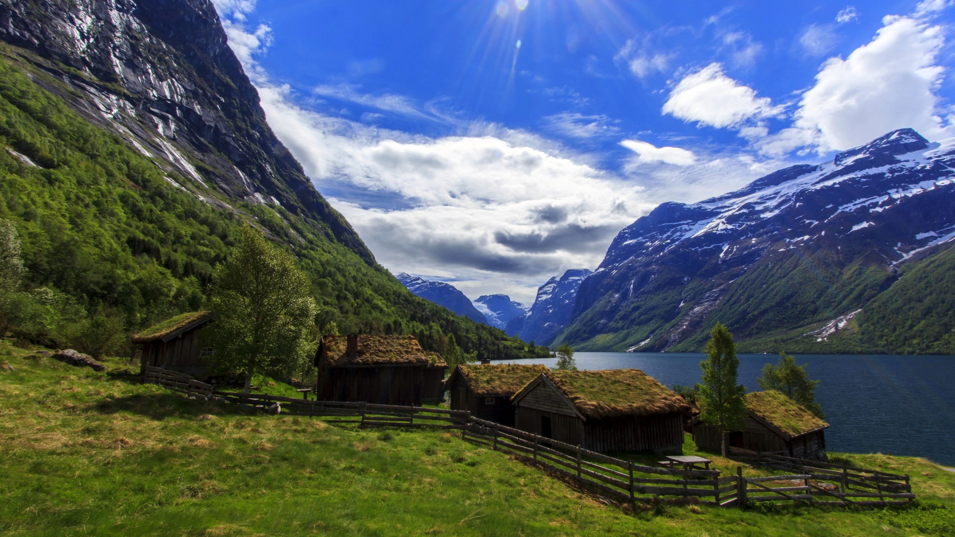 小屋,栅栏,山,湖,挪威,太阳的光线,天空,云,风景桌面壁纸